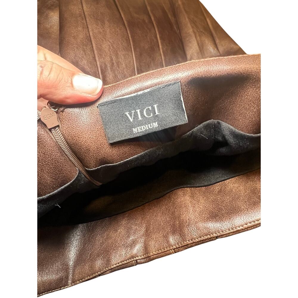 VICI Brown Faux Leather Pleated Mini Skirt Women’s Medium Preppy Chic - Picture 5 of 7